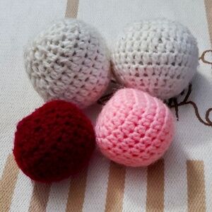 Montessori crochet ball set of 4